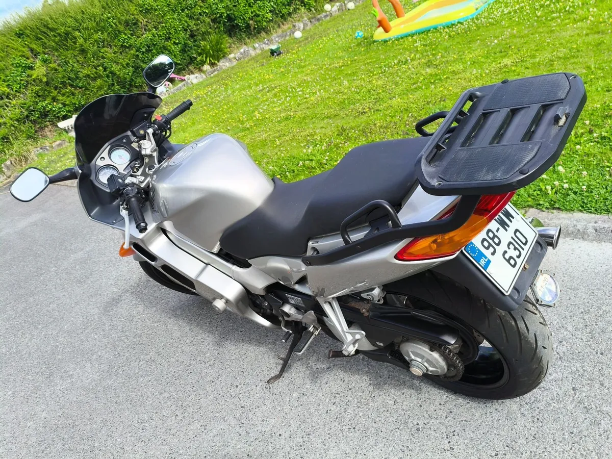 VFR 800 - Image 4