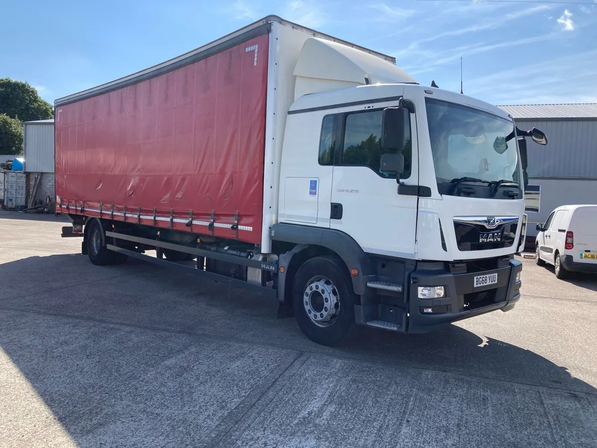 2018 MAN TGM 18-250 28 ft curtainside - Image 1