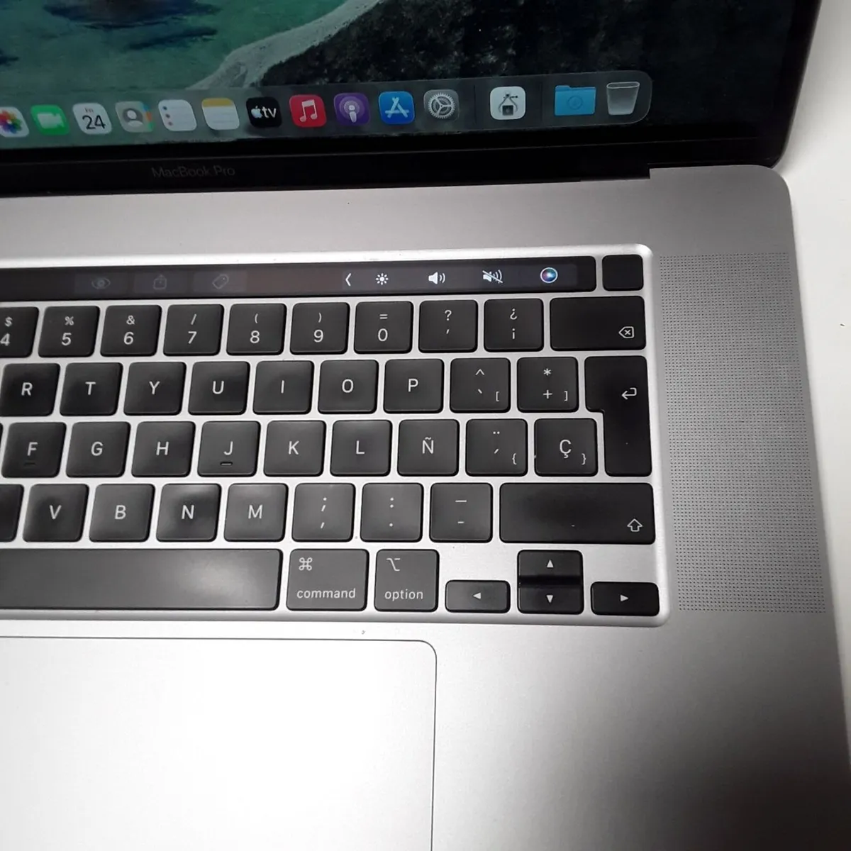 Apple MacBook Pro 16-inch (2019) Spanish Keyboard - Image 2