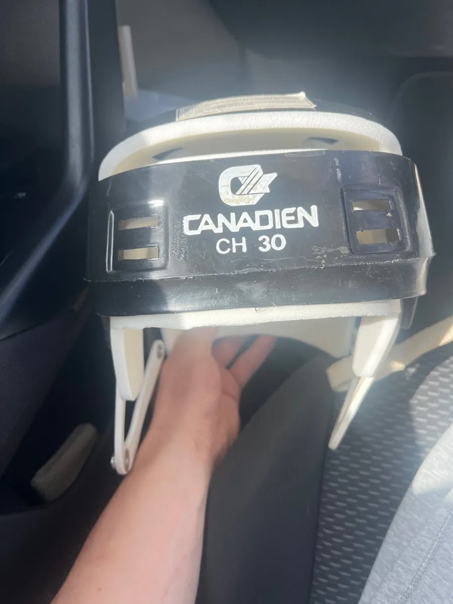 Oldstyle hurling helmet - Image 1