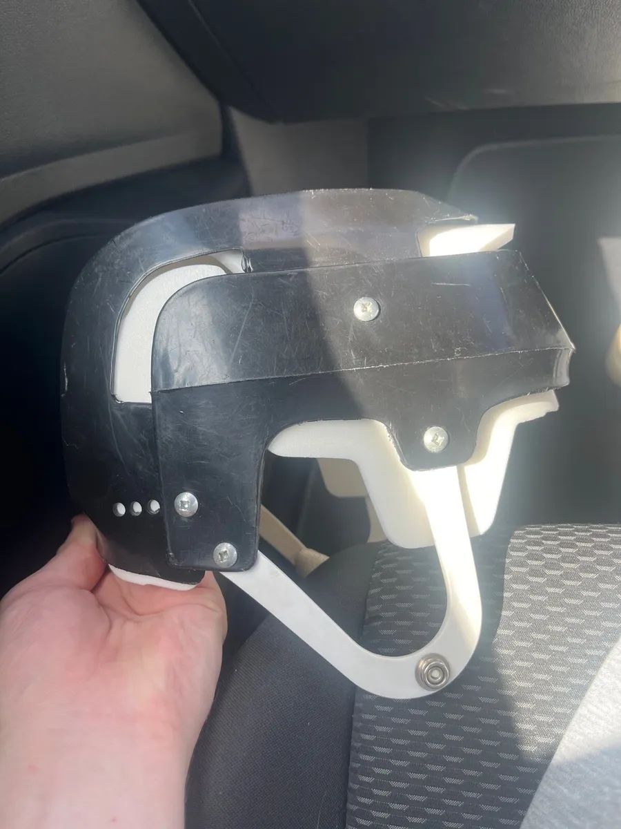 Oldstyle hurling helmet - Image 2