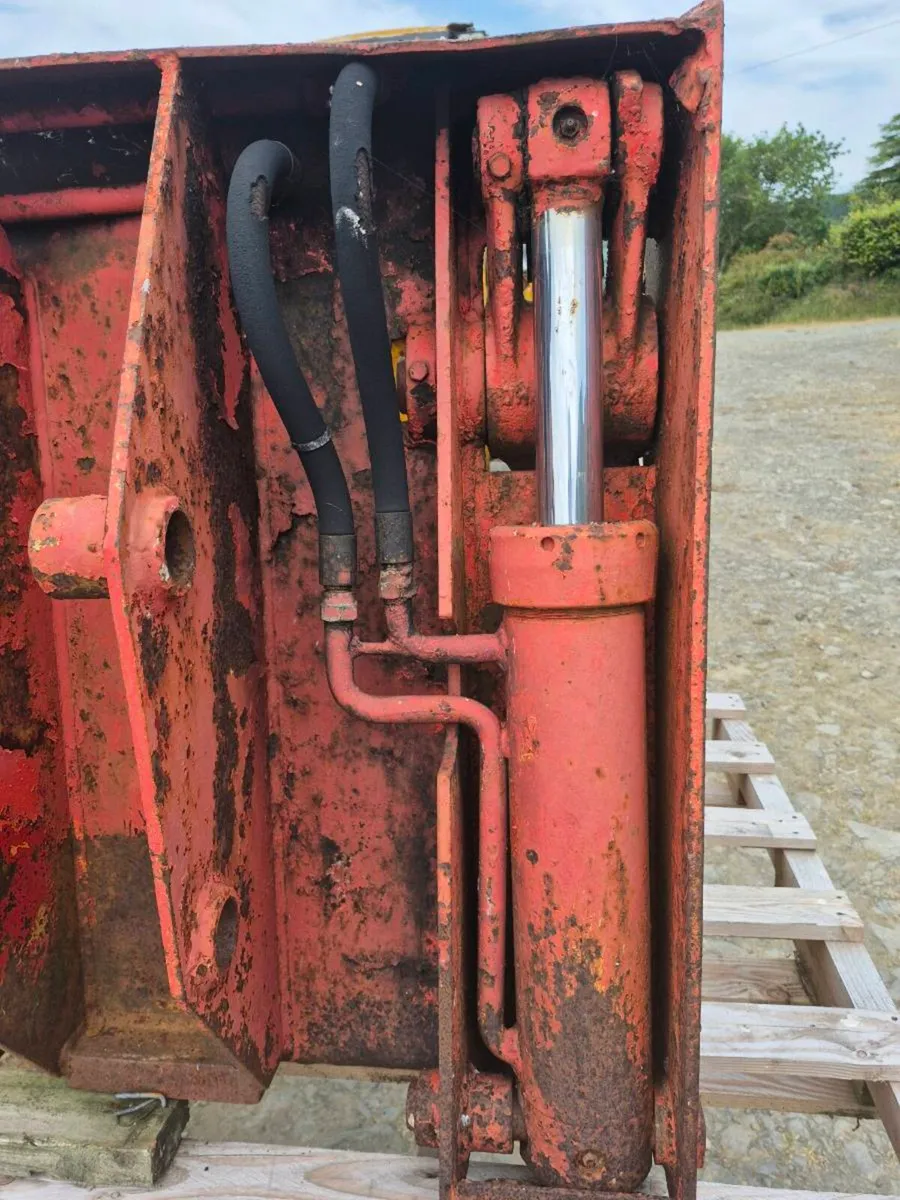 4in 1 JCB Bucket - Image 3