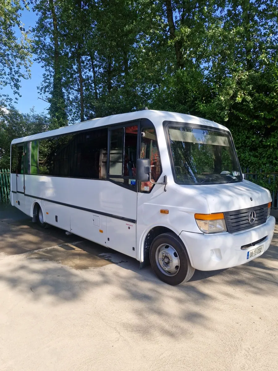 2008 Mercedes Euro 33 seats - Image 2