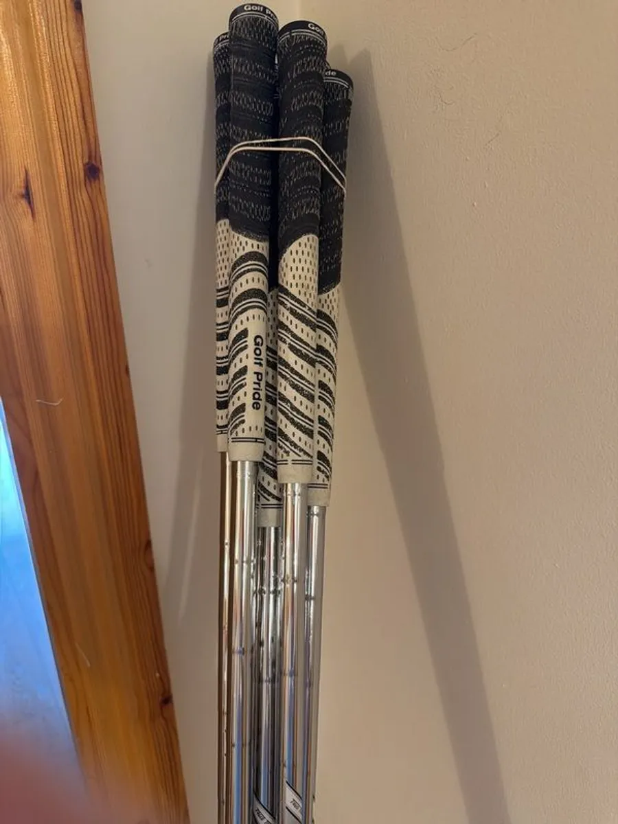AMT tour x100 white - Image 1