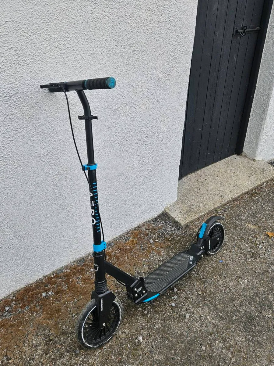 Aero A230 Scooter - Image 1