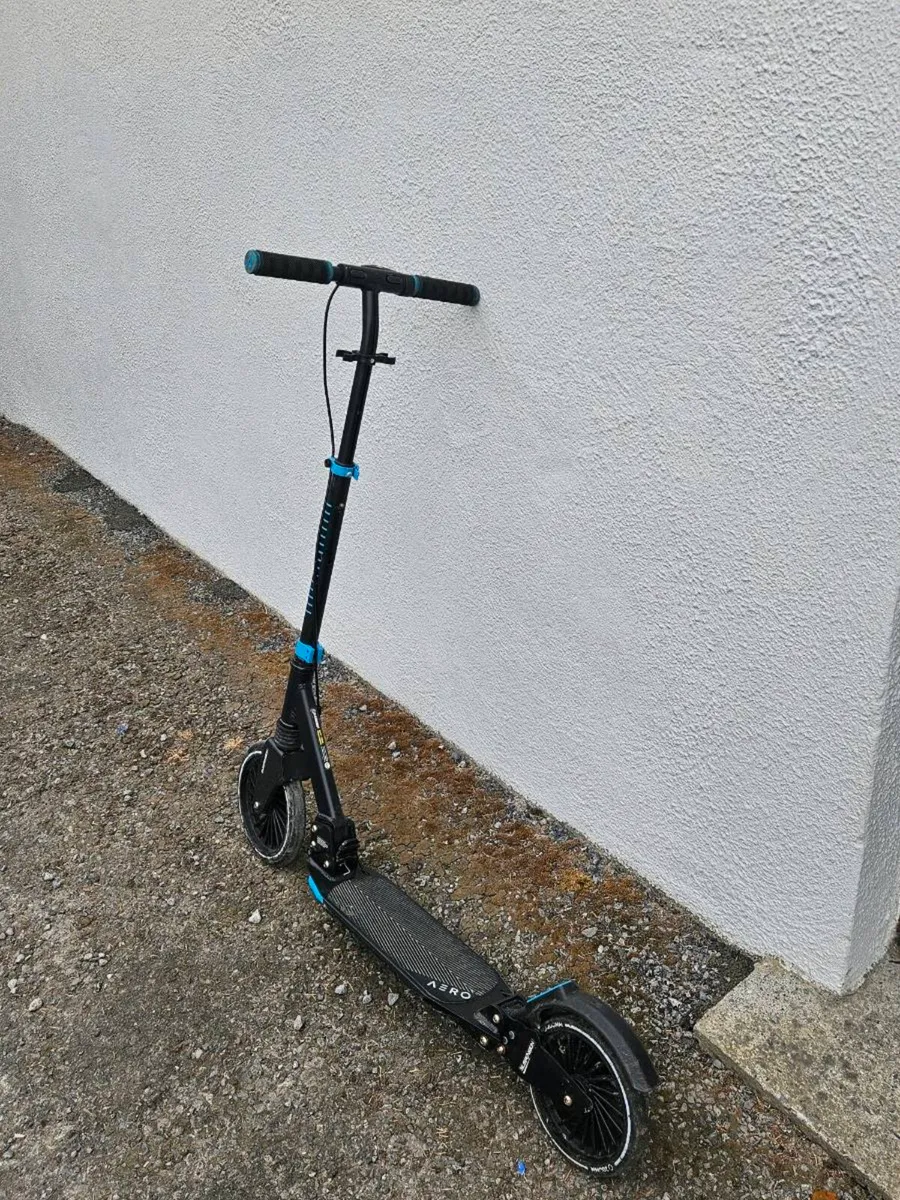 Aero A230 Scooter - Image 2
