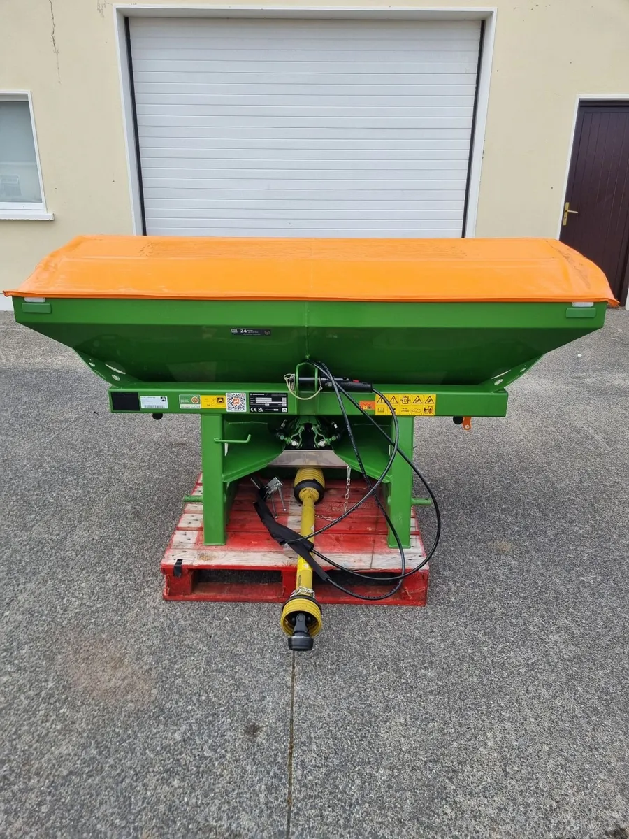 New Amazone 903 Fertiliser Spreader - Image 1