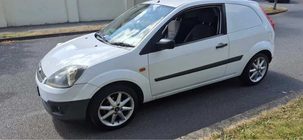 08 Ford Fiesta Van DOEd - Image 4