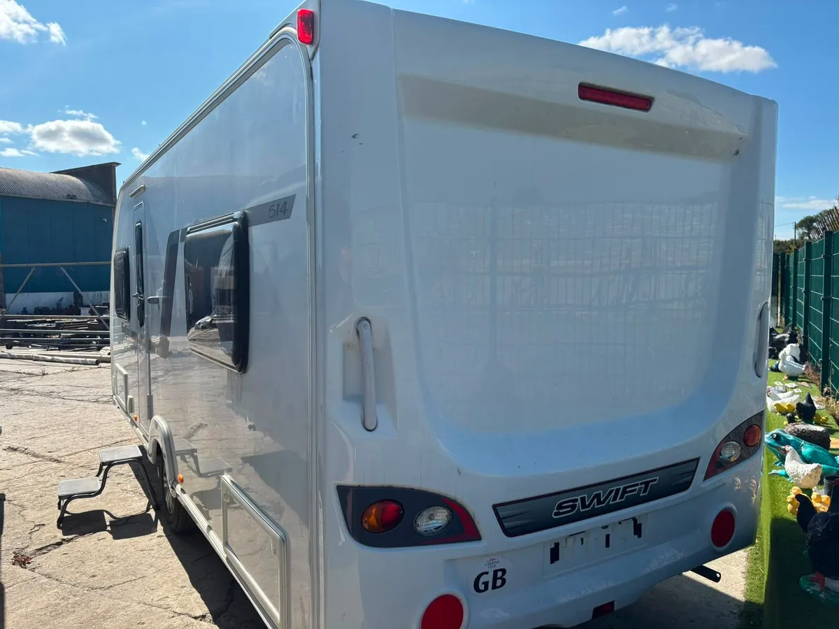 swift safari fixed bed caravan - Image 3