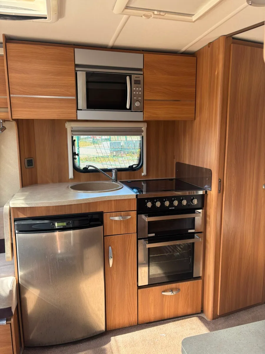 swift safari fixed bed caravan - Image 4