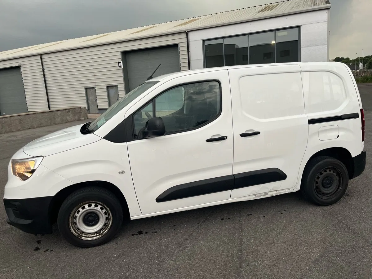 21 Opel Combo Taxed and Tested - Image 4
