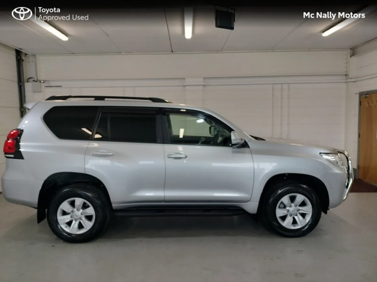Toyota Land Cruiser 232 LWB COMM AUTO LOW KMS - Image 4