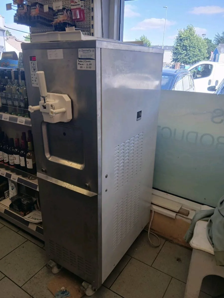 Ice Cream Machine - Image 1