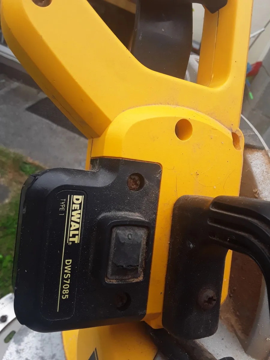 Dewalt 110v mitre saw - Image 2