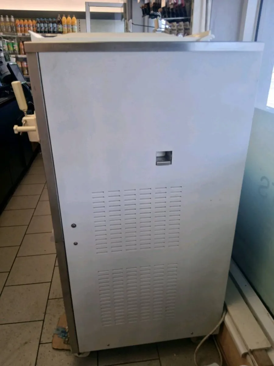 Ice Cream Machine - Image 2