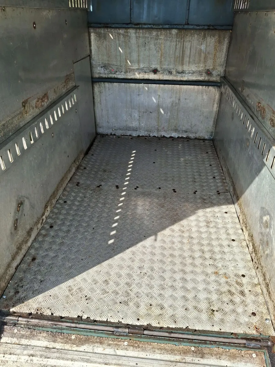 Livestock trailer - Image 2