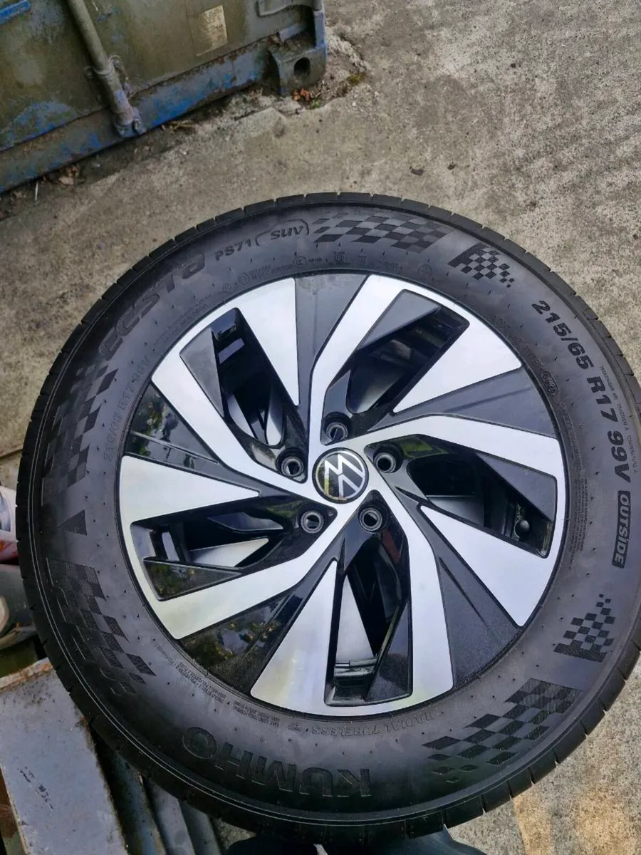 Alloy wheele - Image 1