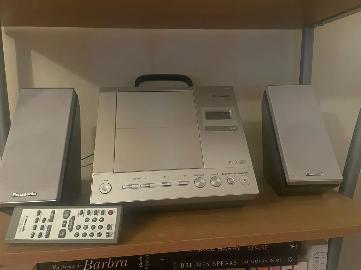 Radio CD Player with Music Port - Image 1