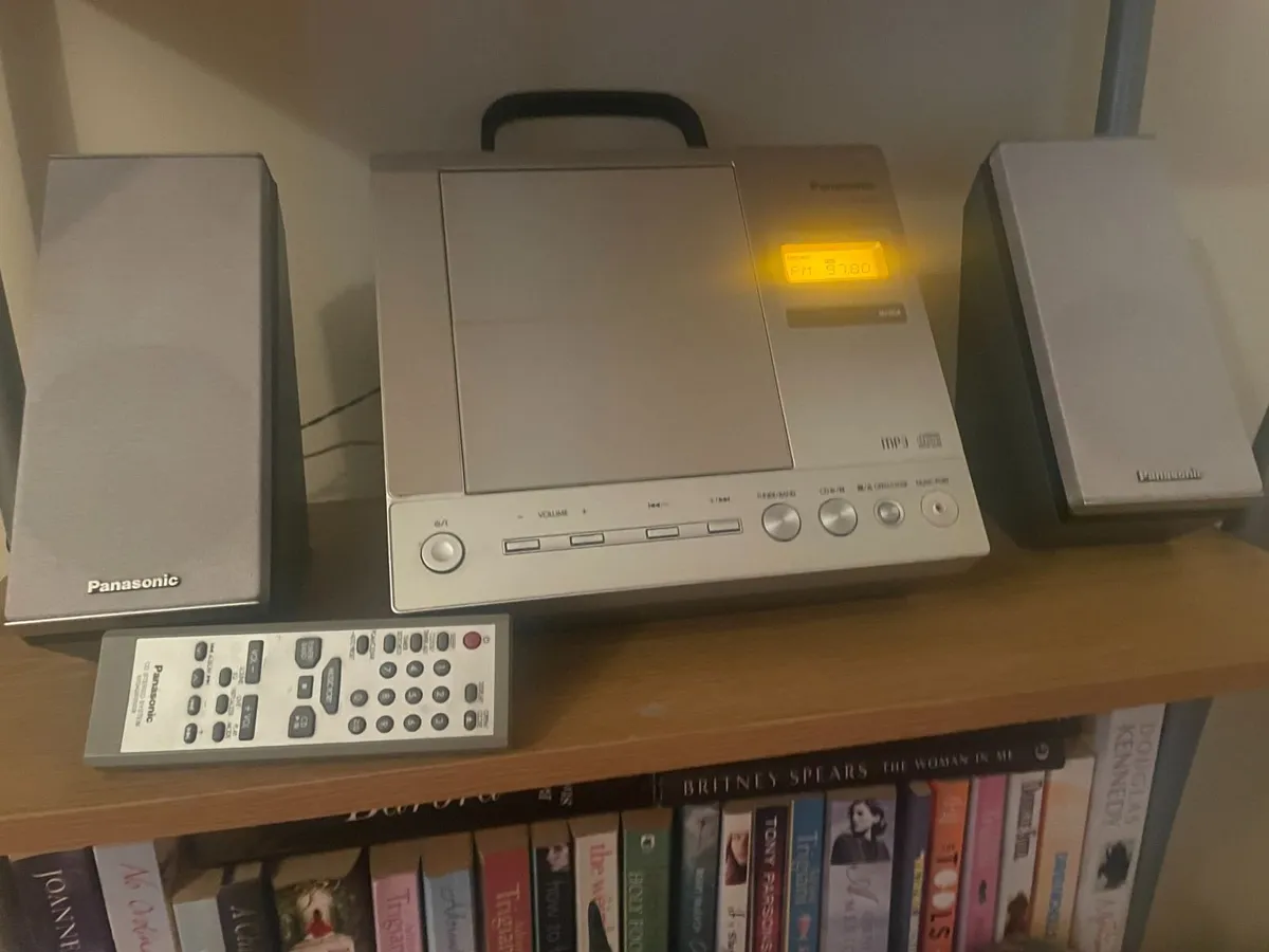 Radio CD Player with Music Port - Image 2