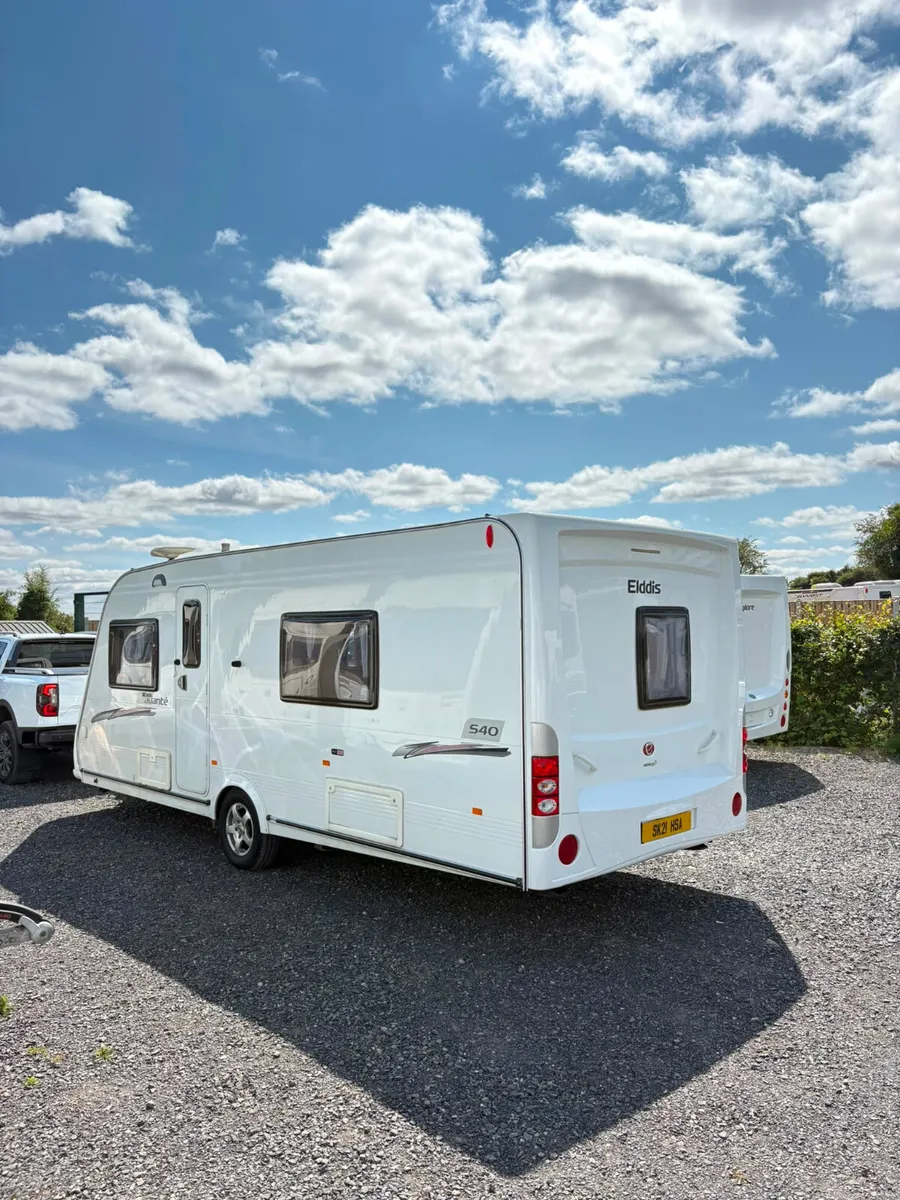 Elddis Avante 4 Berth Fixed Bed Rear Washroom - Image 4
