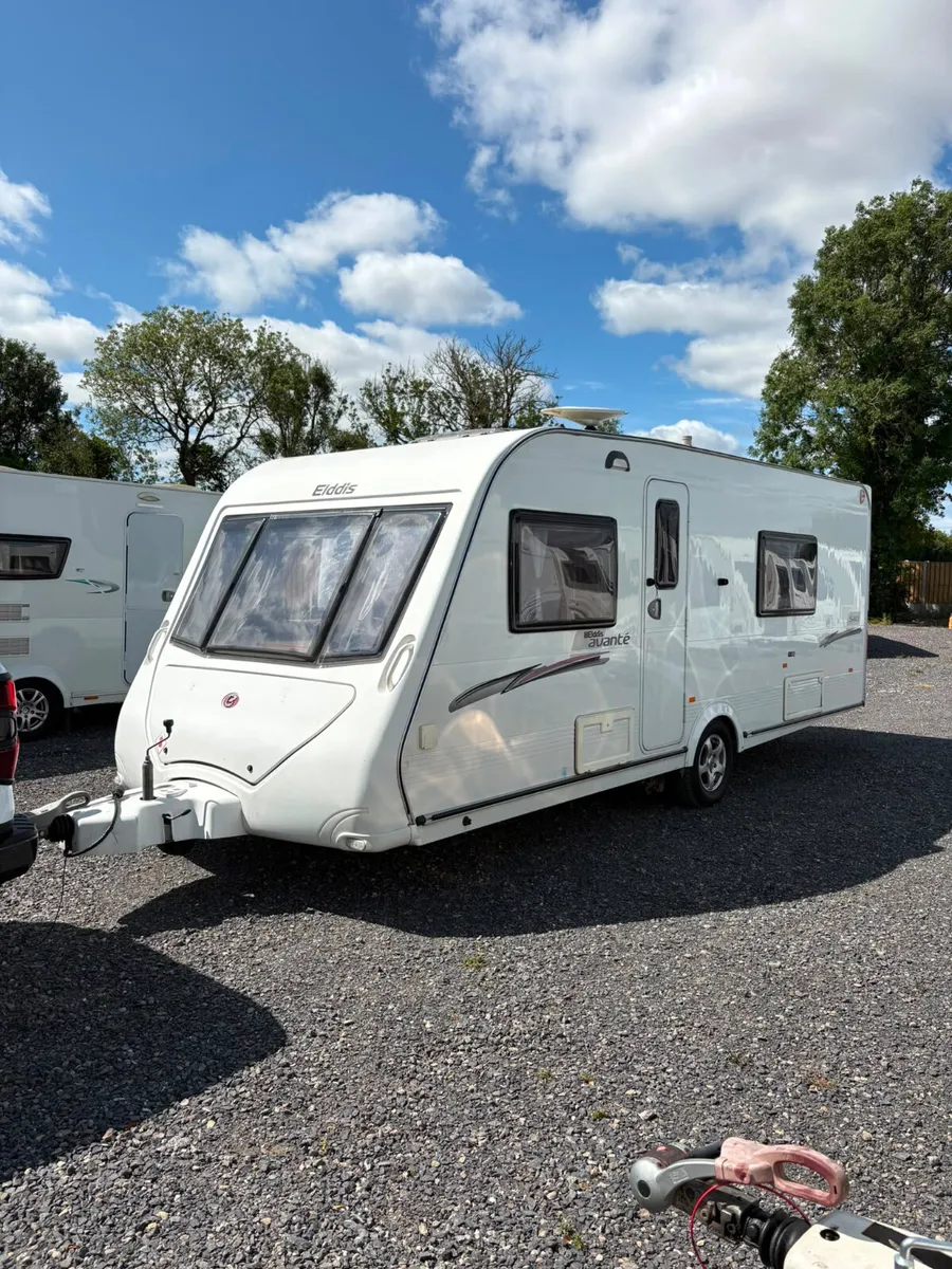 Elddis Avante 4 Berth Fixed Bed Rear Washroom - Image 2