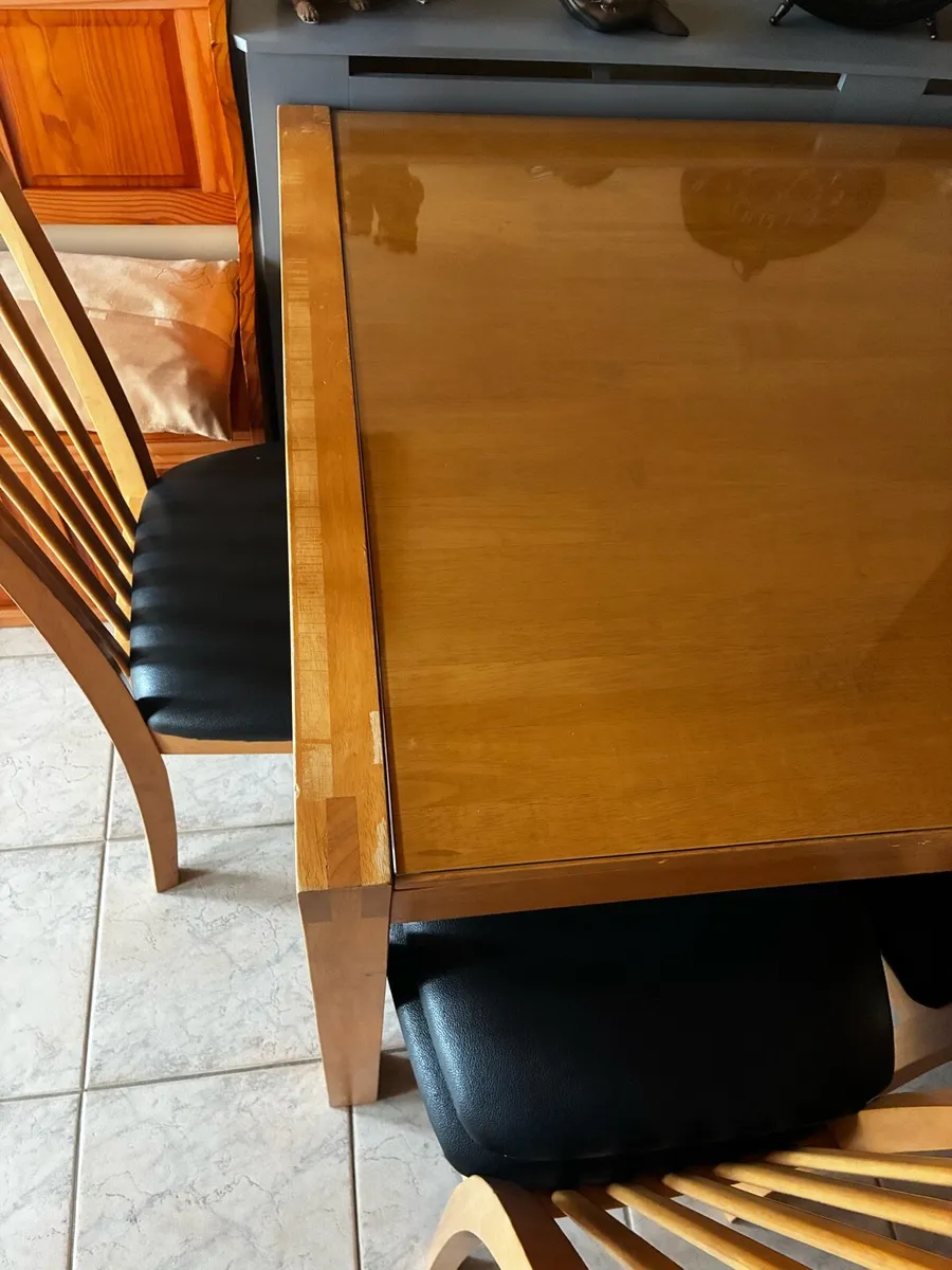 Table and 5 chairs - Image 2