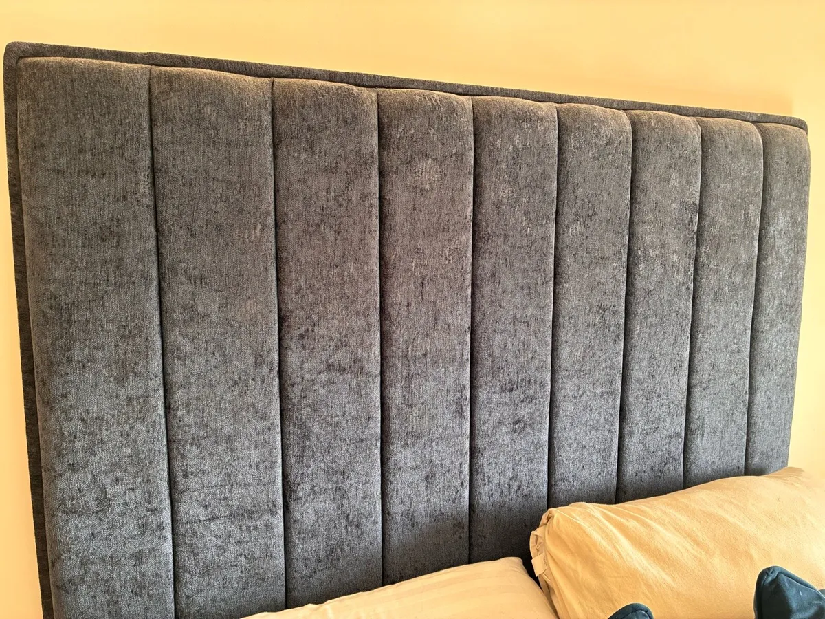 Velvet blue headboard - Image 2