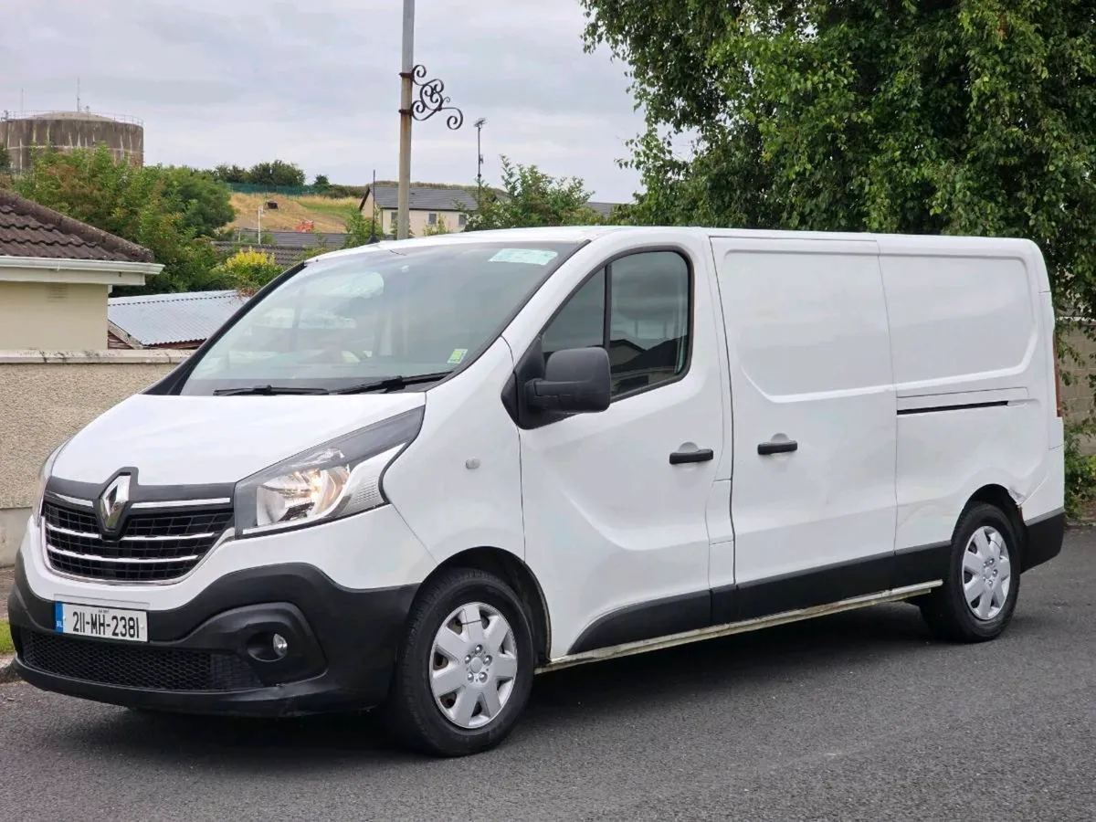 211 RENAULT TRAFFIC 3 SEATER - Image 2