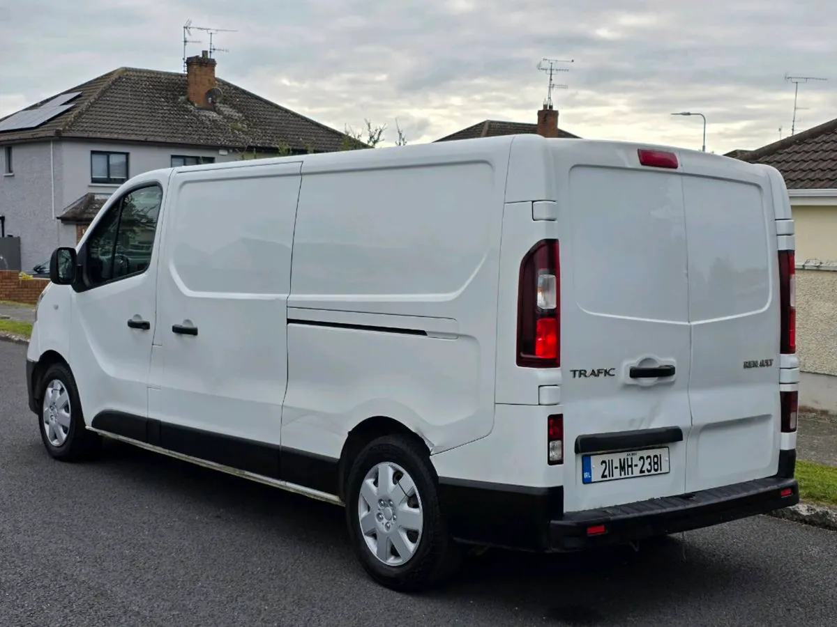 211 RENAULT TRAFFIC 3 SEATER - Image 3