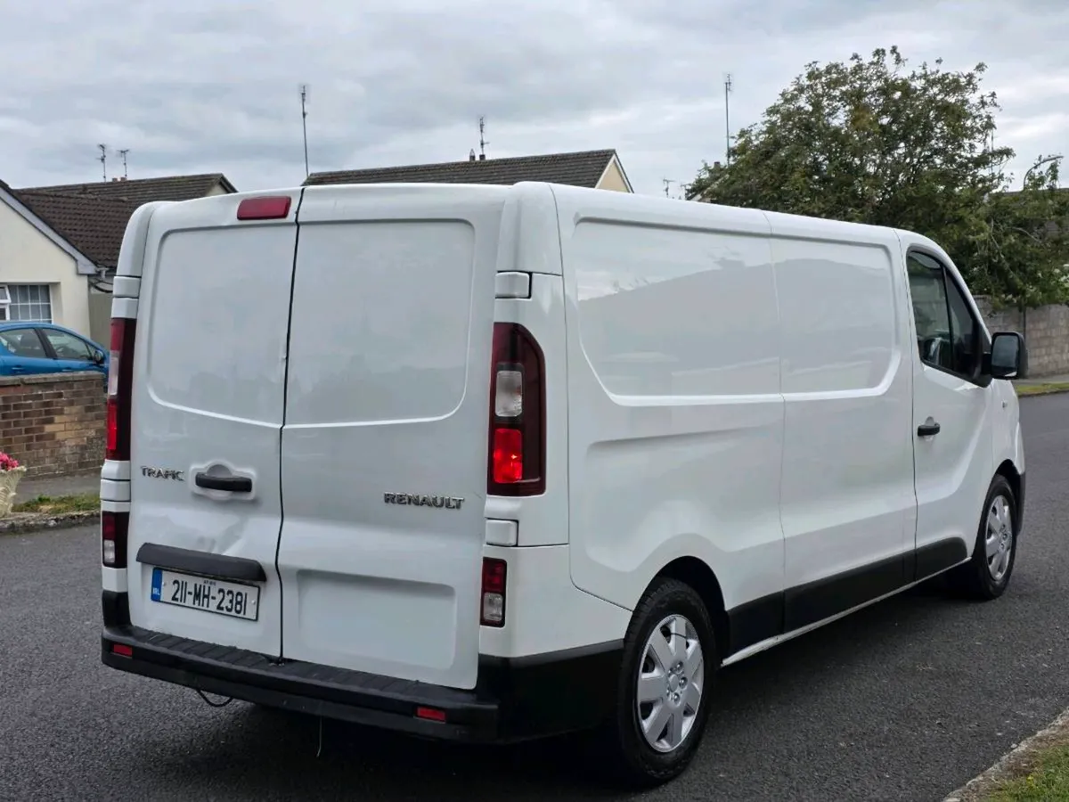 211 RENAULT TRAFFIC 3 SEATER - Image 4