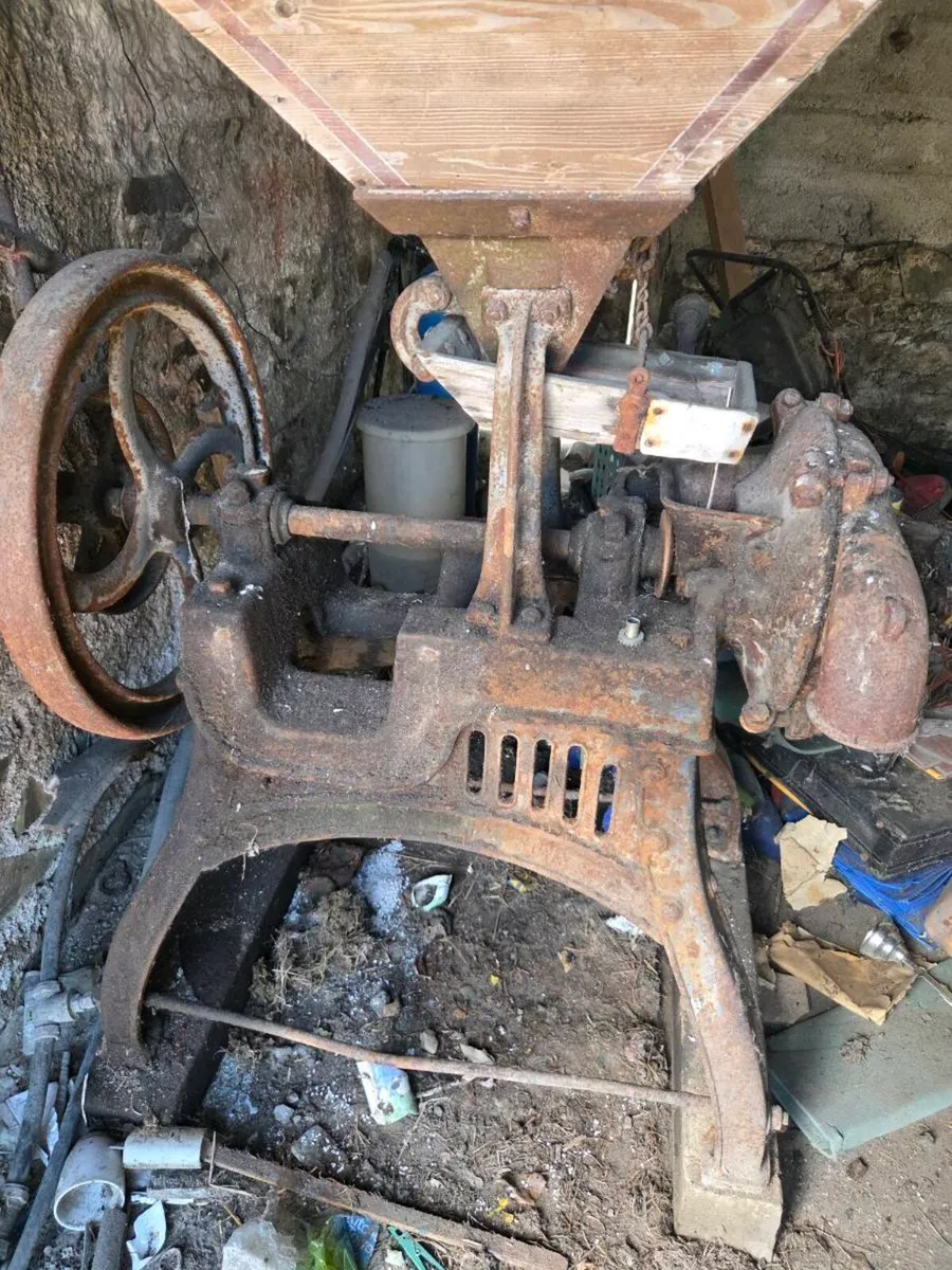 Bamford belt drive grain mill - Image 2