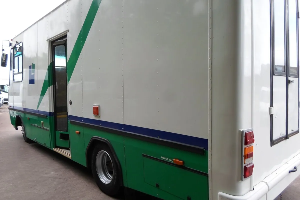 CAMPER - Image 3