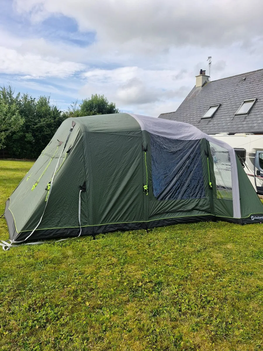 Tent - Image 4