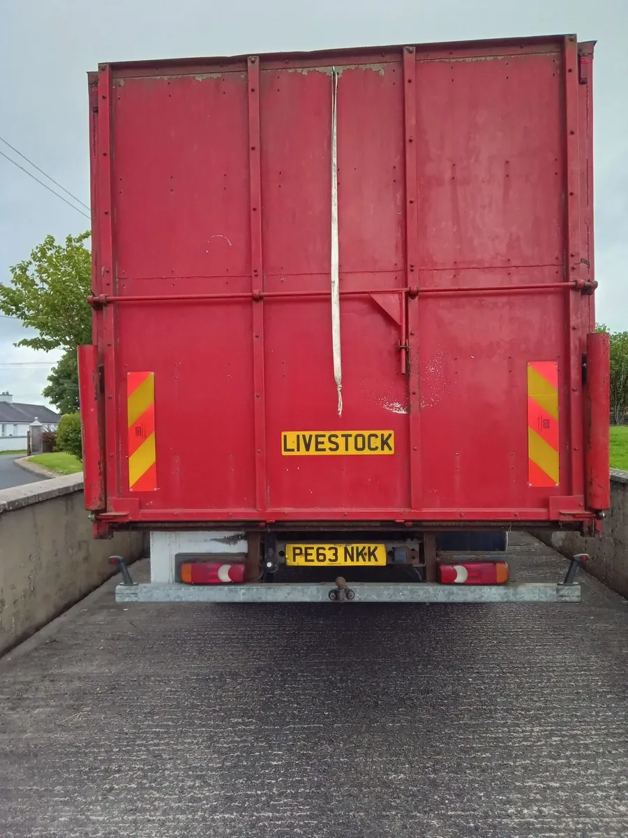 Late 2013 DAF LF with 16 ft alloy container body - Image 2