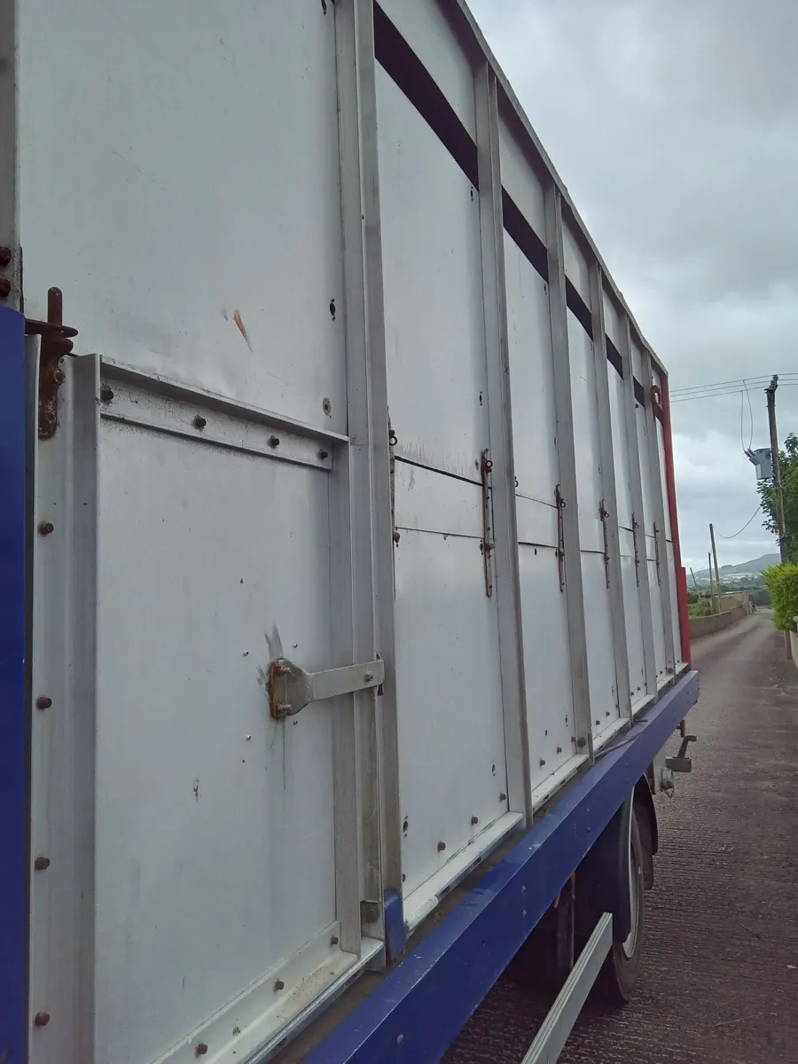 Late 2013 DAF LF with 16 ft alloy container body - Image 4