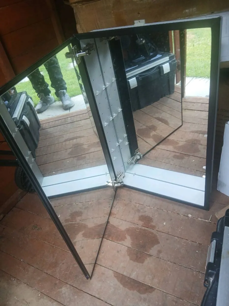 Recessed Mirror Cabinet - Image 2
