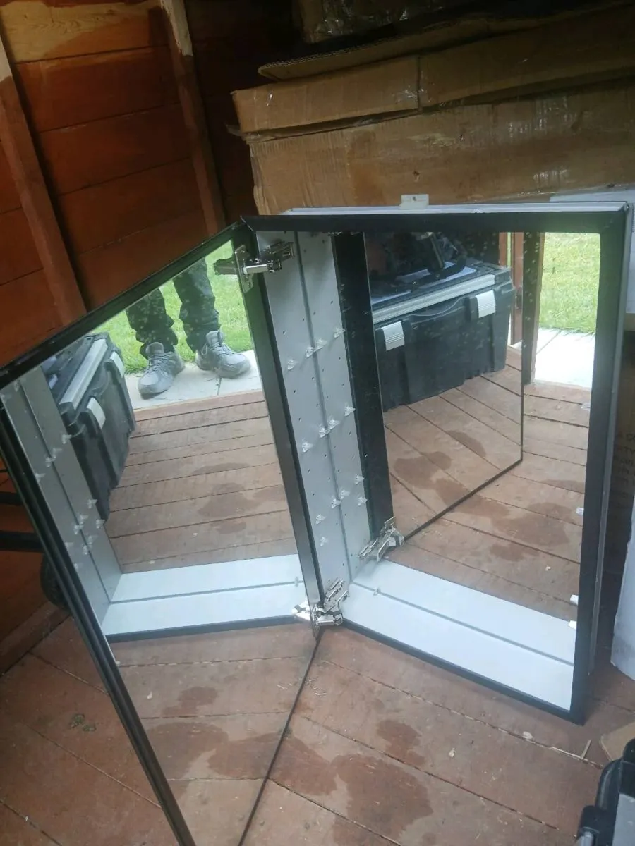 Recessed Mirror Cabinet - Image 3