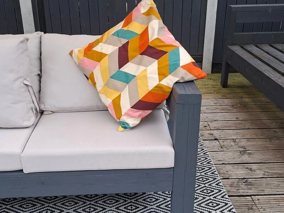 Garden patio furniture, seating, bench. - Image 2