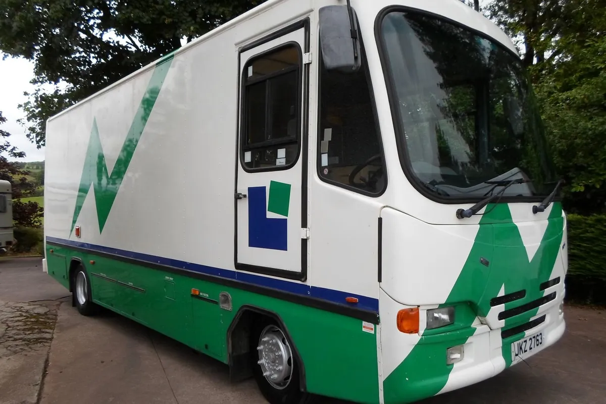 CAMPER - Image 1
