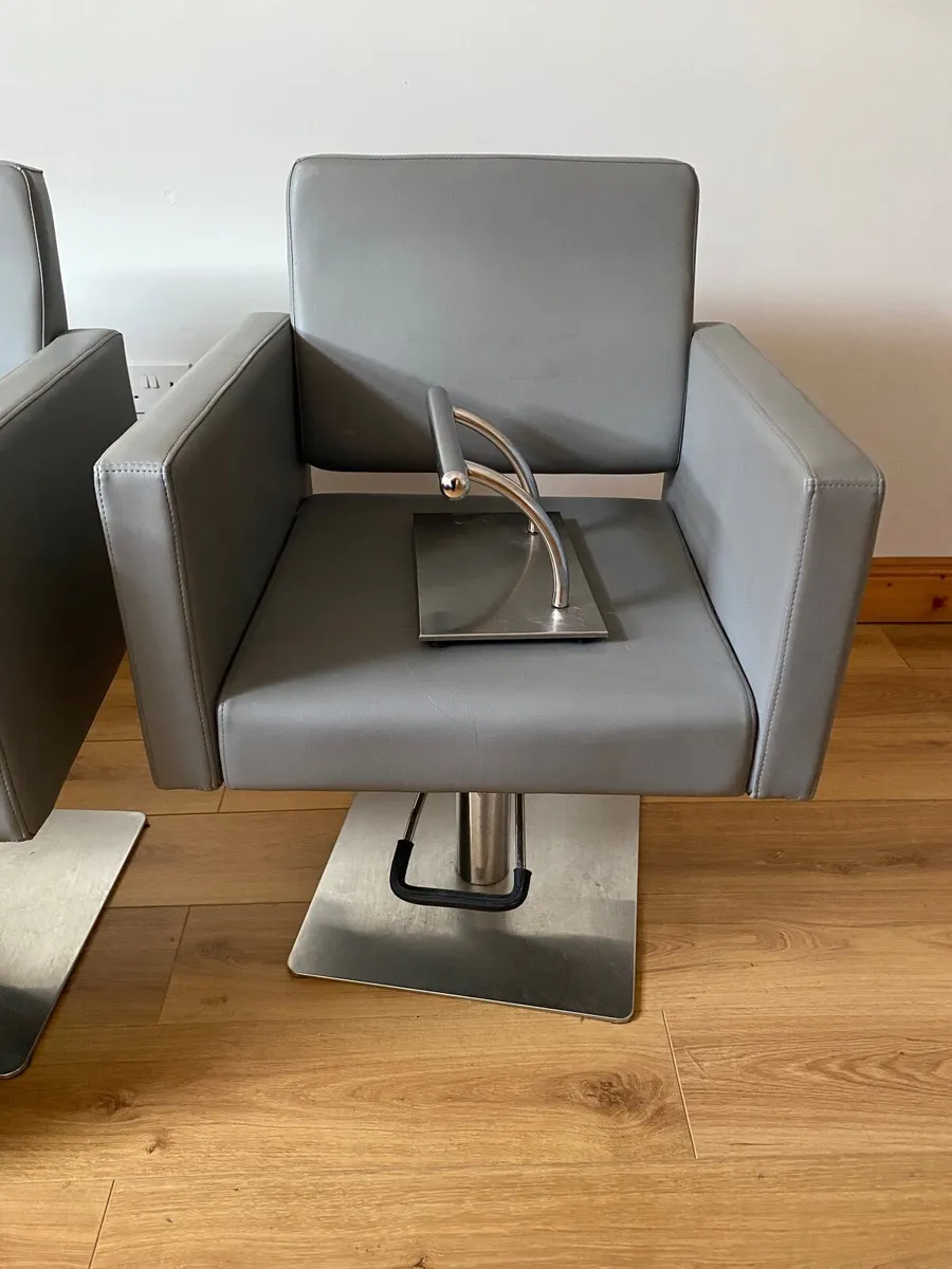 Salon Furniture - Image 4