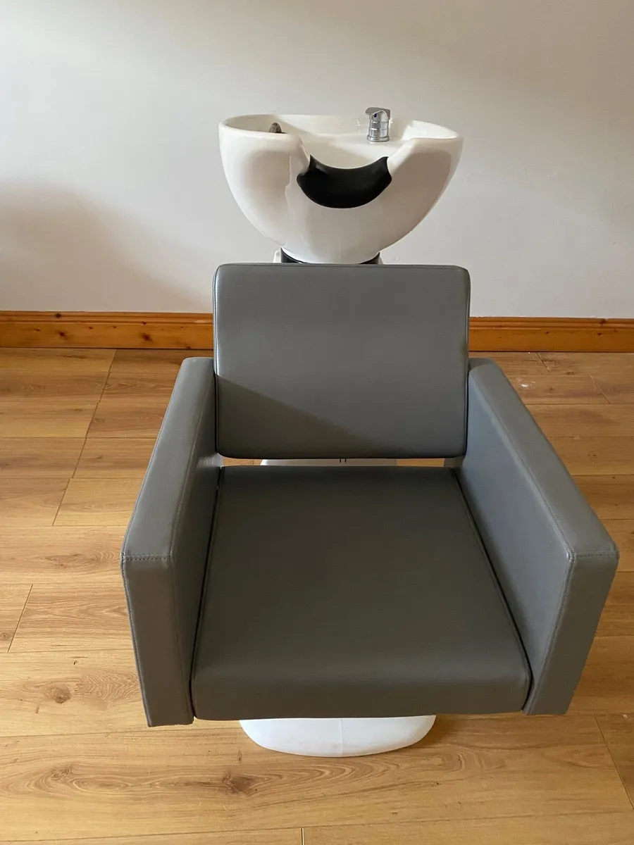 Salon Furniture - Image 1