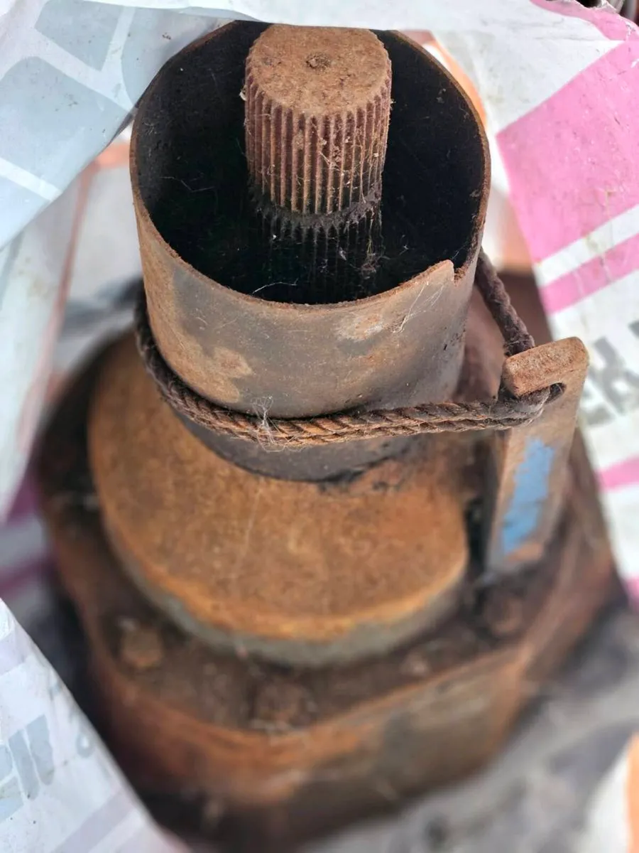 Ford 7600/6600 4WD drop box
