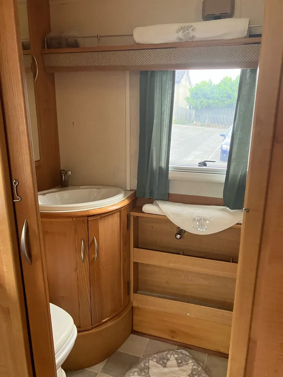 03 Auto Trail motor home - Image 4