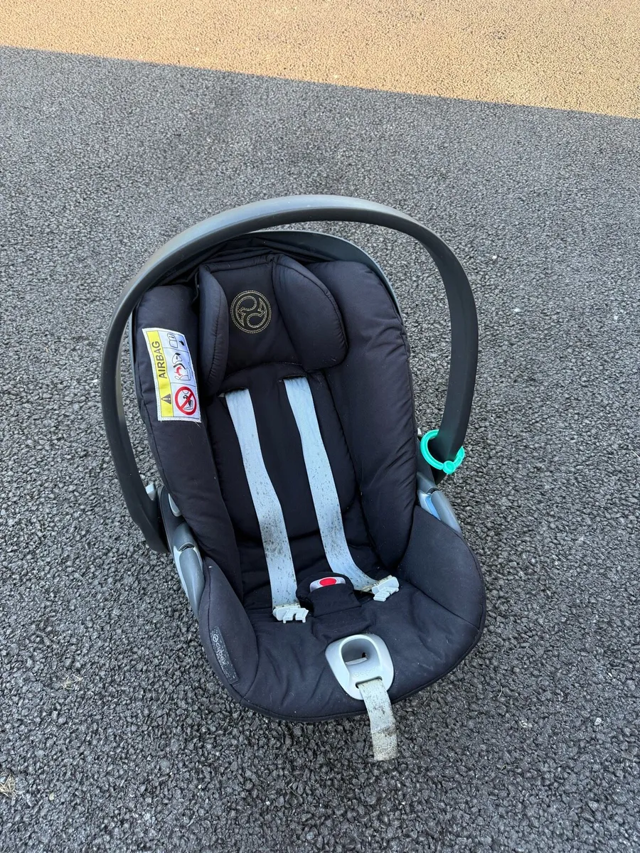Cybex cloud z car seat and base - Image 1