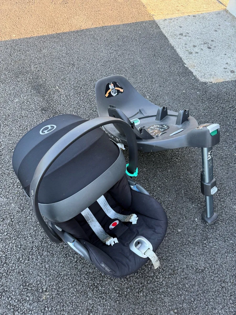 Cybex cloud z car seat and base - Image 2
