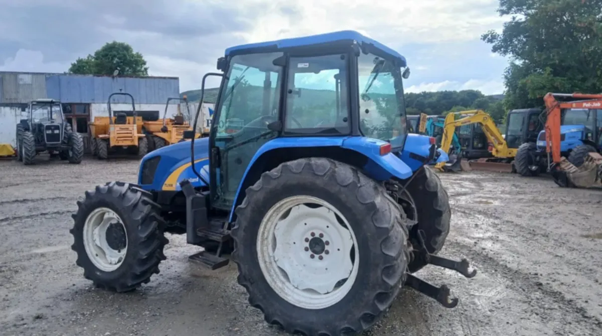 2005 New Holland TL100A - Image 2