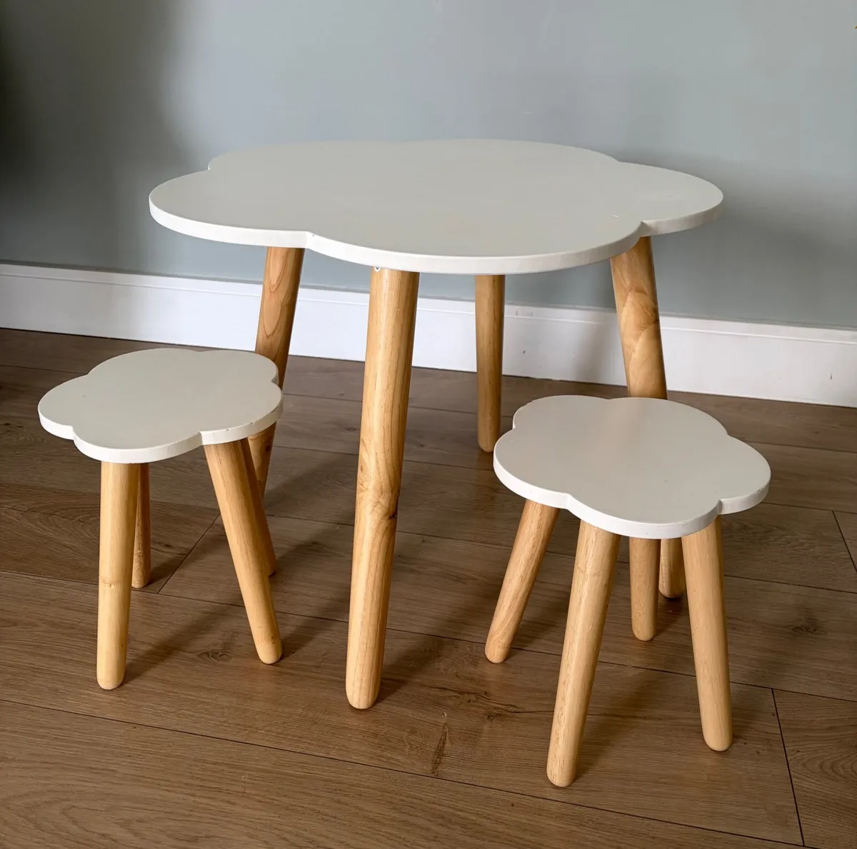 Kids table and chairs