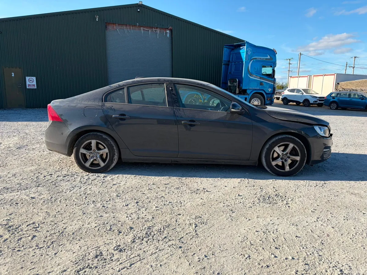 2016 Volvo S60  2.0 diesel - Image 2