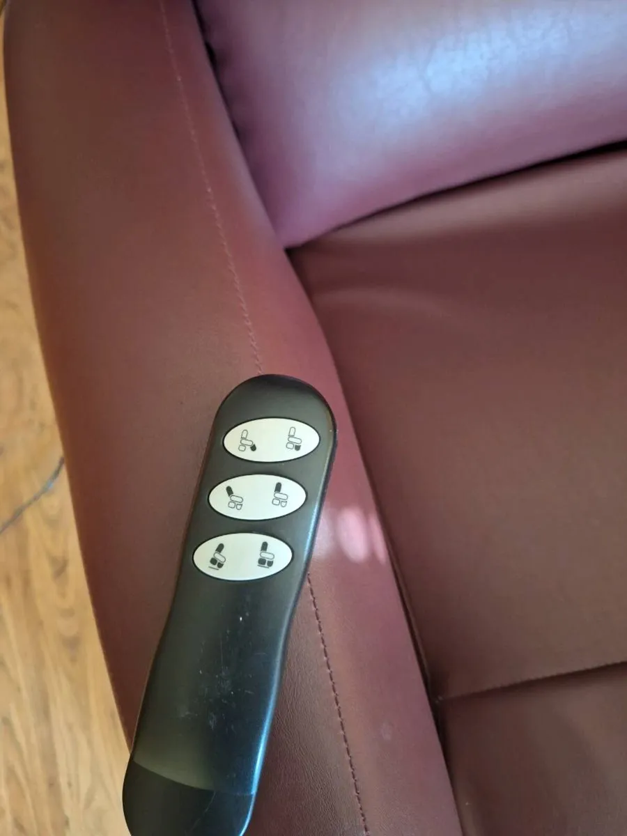 Riser recliner electric armchair - Image 2