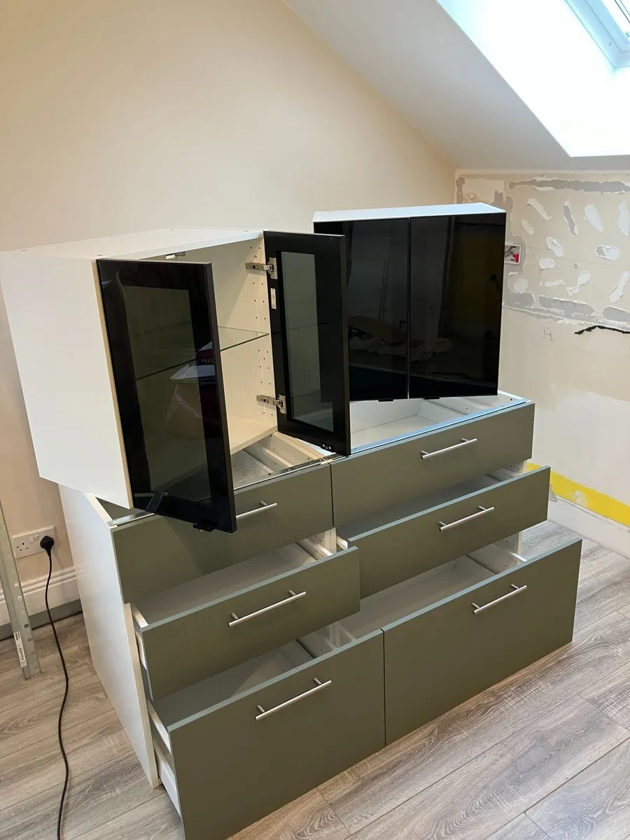 kitchen units - Image 1